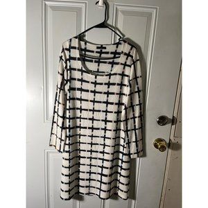Nally & Millie woman’s long sleeved scoop neck dress size small.